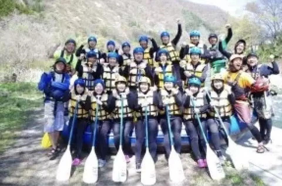 Finally! Go on an adventure on a raft!
Group photo before the start! Marks is excited with the best smile!
Let's all work together to clear the several torrent points ☆