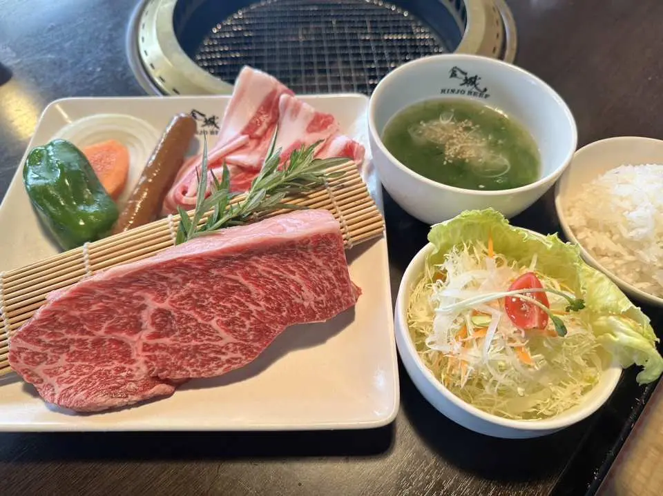 享用KKday独家A4/A5午餐菜单，包括A4/A5金城石垣牛肉•三足牦牛