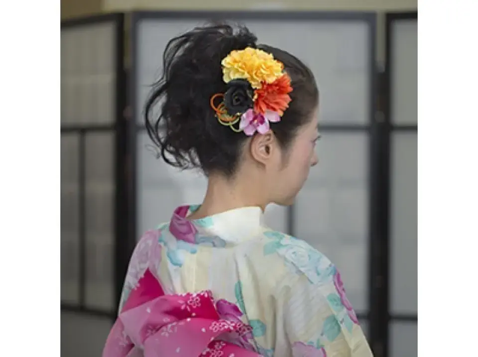 ヘアセット
　　
美容師が担当します。ヘアスタイルも思いのまま！