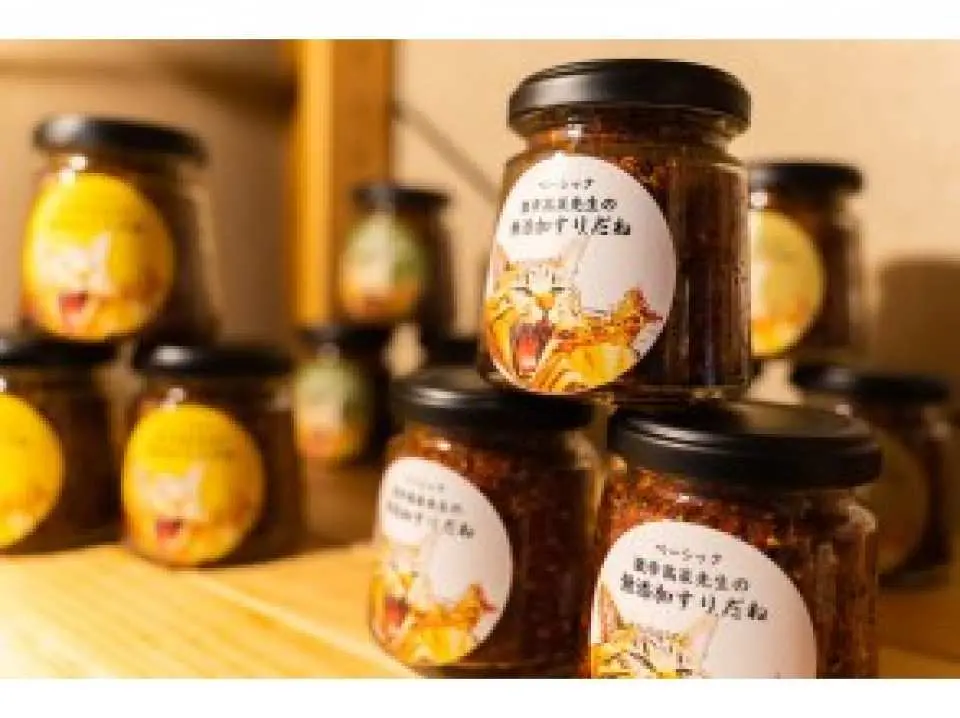 推薦萬用辣調味料「Surinda」！
富士吉田、河口湖地區有許多吉田烏龍麵店。吉田的烏龍麵店總是有一種名為「Suridane」的著名辣味。Fujiya也提供10種原創的M Suridane。也可以試吃，請和hoto一起享用。
*越來越多的人開始沉迷於辣味和風味。
