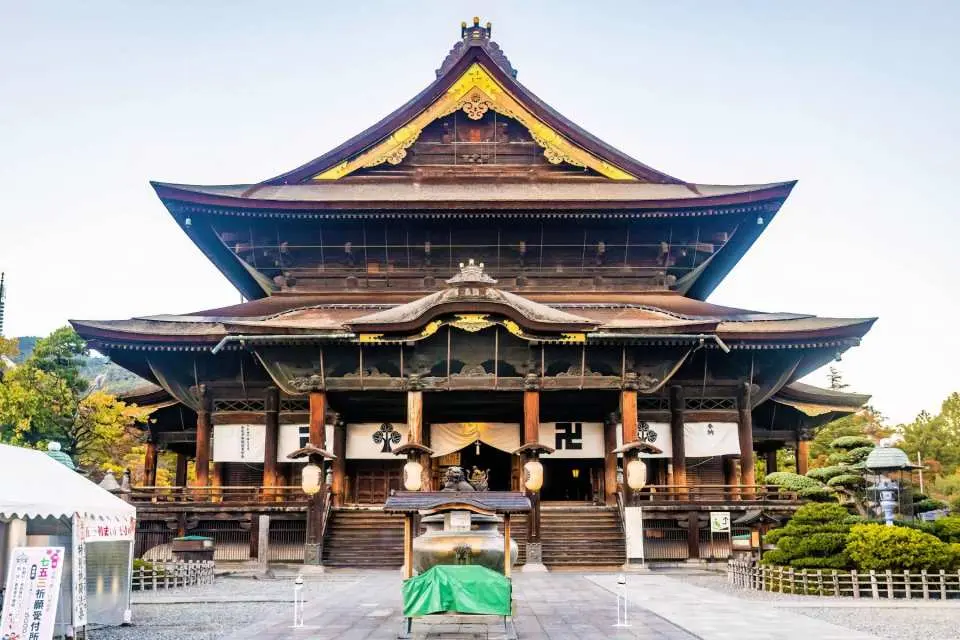 日本の国宝寺院「善光寺」