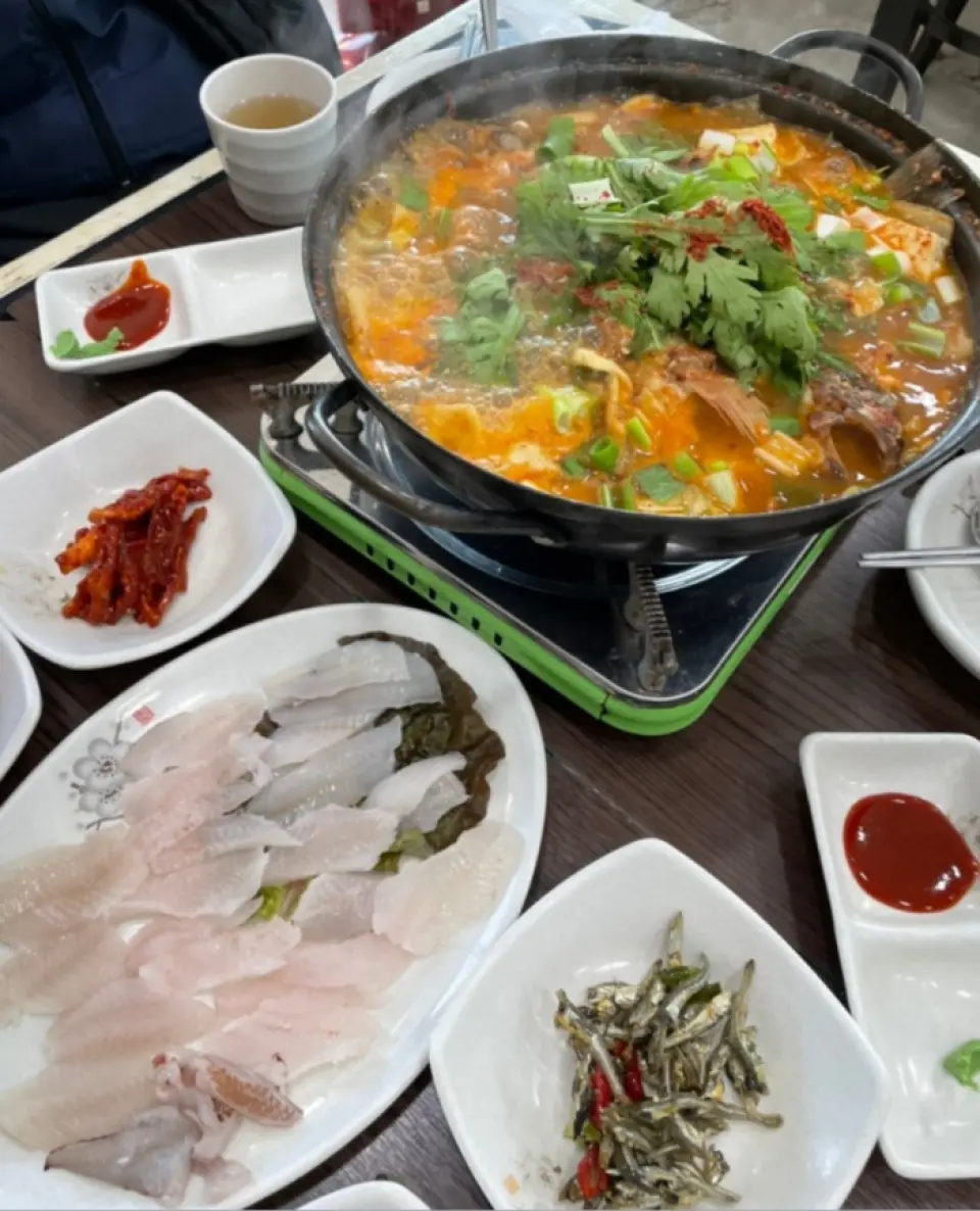 获得渔货后，可以自行带走也可以委托店家上岸做成生鱼片或着鱼火锅，现场料理的话会需要额外的加工费（现场支付）