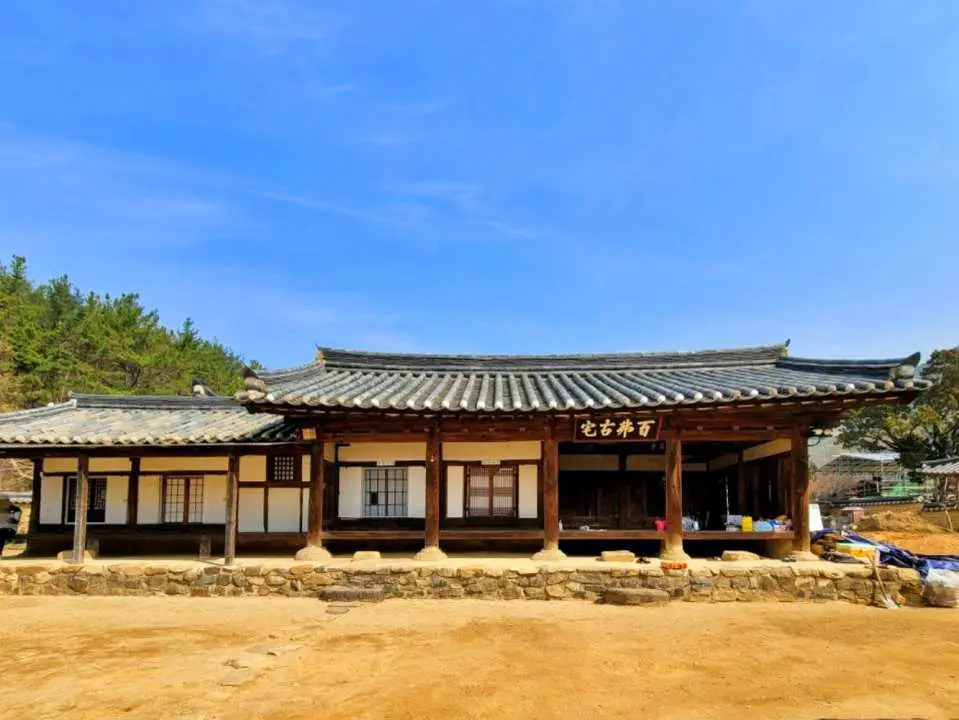 The historic Baekbullo House in Daegu's Otgol Village, showcasing its unique Joseon-era traditional Hanok architecture, one of the region's oldest heritage sites, rich in ancient charm.
