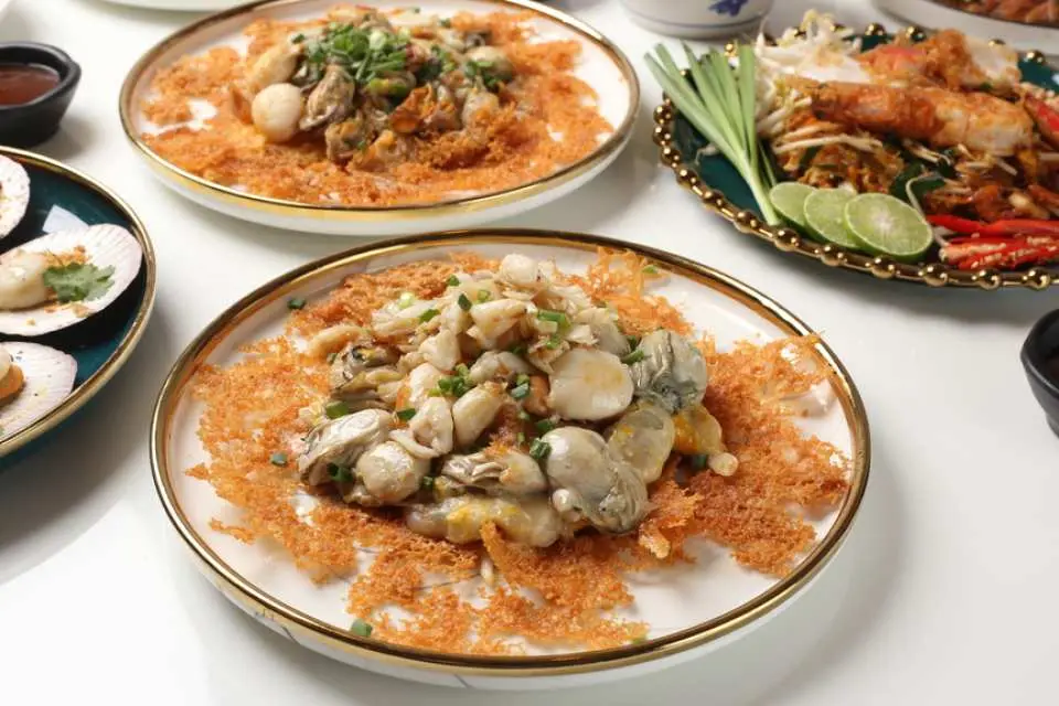 準備好享用套餐 C 的盛宴：高級招牌名牌套餐，適合 4 至 10 人的團體