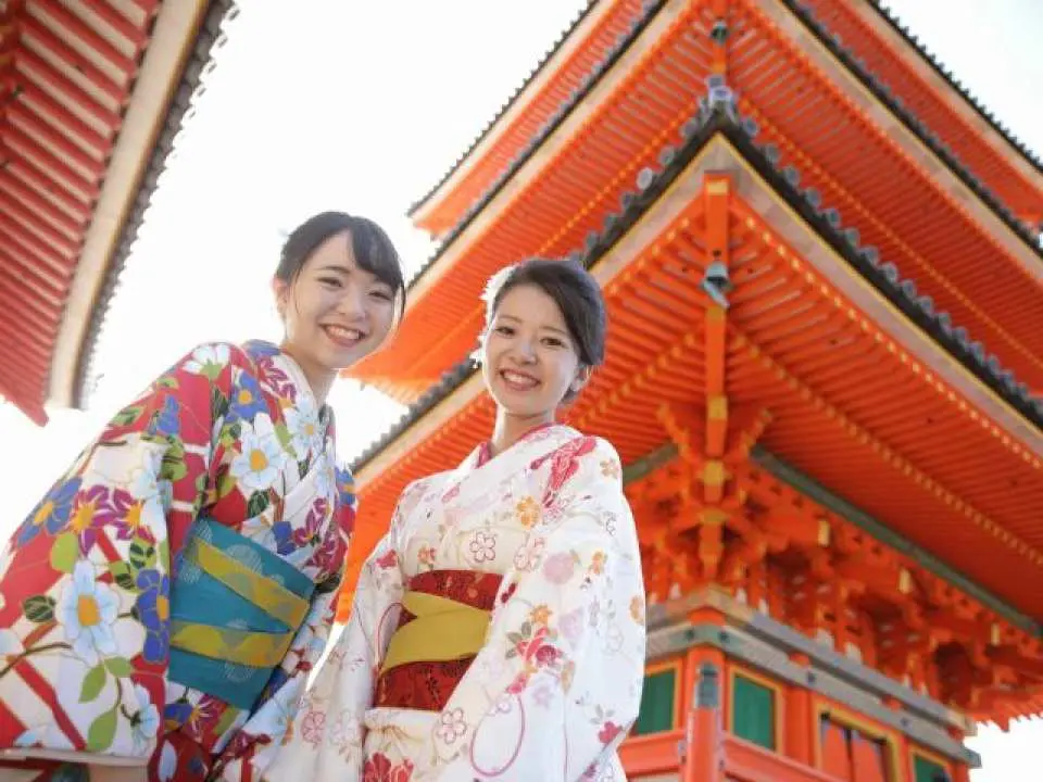 着付けを行い観光へ。着物を着て京都散策をお楽しみください。