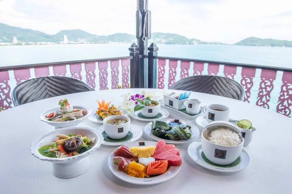 เริ่มต้นการเดินทางแห่งการทำอาหารด้วยชุดอาหารค่ำไทยสุดพิเศษ B