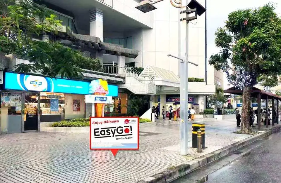 ・沖繩北部＆中部一日遊集合地點：那霸縣廳前 RYUBO 百貨 BLUE SEAL 店鋪前