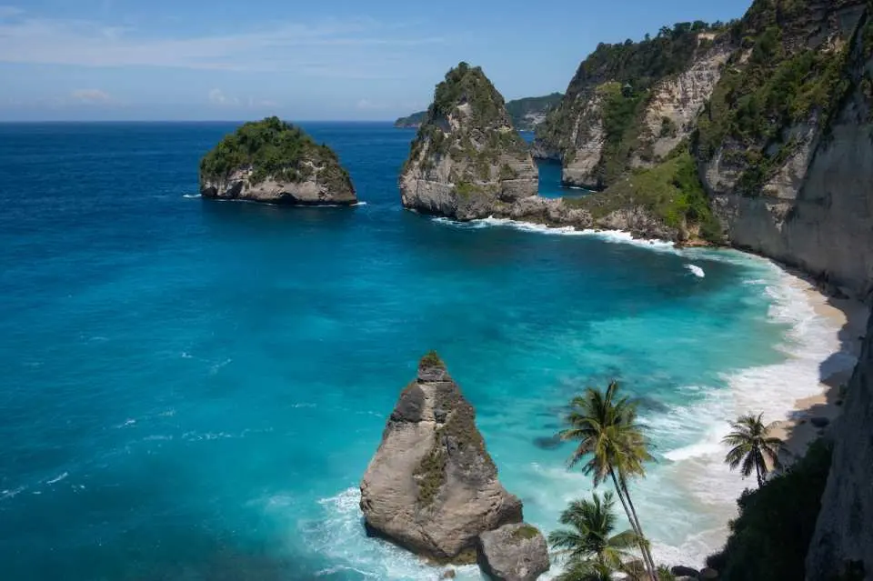 ดำดิ่งสู่สวรรค์ที่ไดมอนด์บีช ที่ซึ่งคุณสามารถเพลิดเพลินกับหาดทรายระยิบระยับ น้ำทะเลใสดุจคริสตัล และความเงียบสงบ