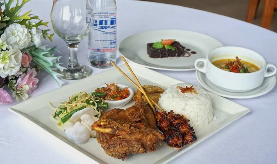 Enjoy the tantalizing Crispy duck from the Taman Dedari's menu.