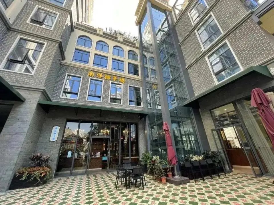 主樓一二層的南洋椰子雞餐廳，更是能讓賓客切身品嘗獨特的東南亞美食