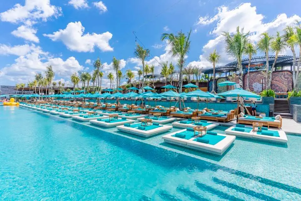Discover the world's largest beach club at Atlas Beach Club in Canggu. Spanning an impressive 30,000 m2, it offers a vast and spacious environment for you to explore and enjoy