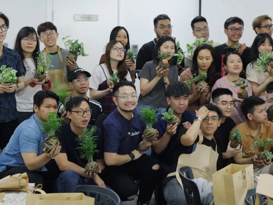 Kokedama 是一份完美的 DIY 禮物，您可以送給家鄉的愛人，甚至送給自己