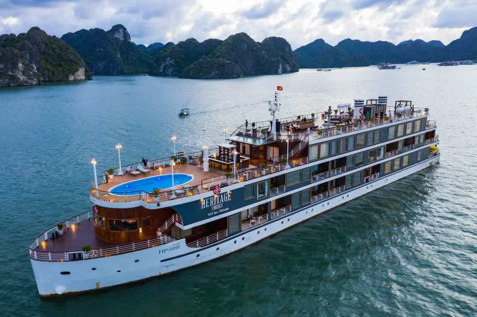欢迎来到团洲国际码头 28 号的 Heritage Cruises 休息室，您可以在登船前放松身心并享用茶点