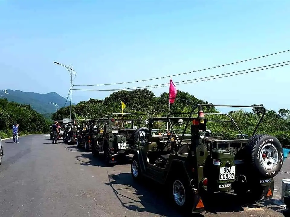 ソンチャ半島に別れを告げる時が来ました。ダナンに戻ると、にぎやかな観光地から離れた風光明媚なルートを進み、この必見の観光アドベンチャーの大切な思い出を残します。