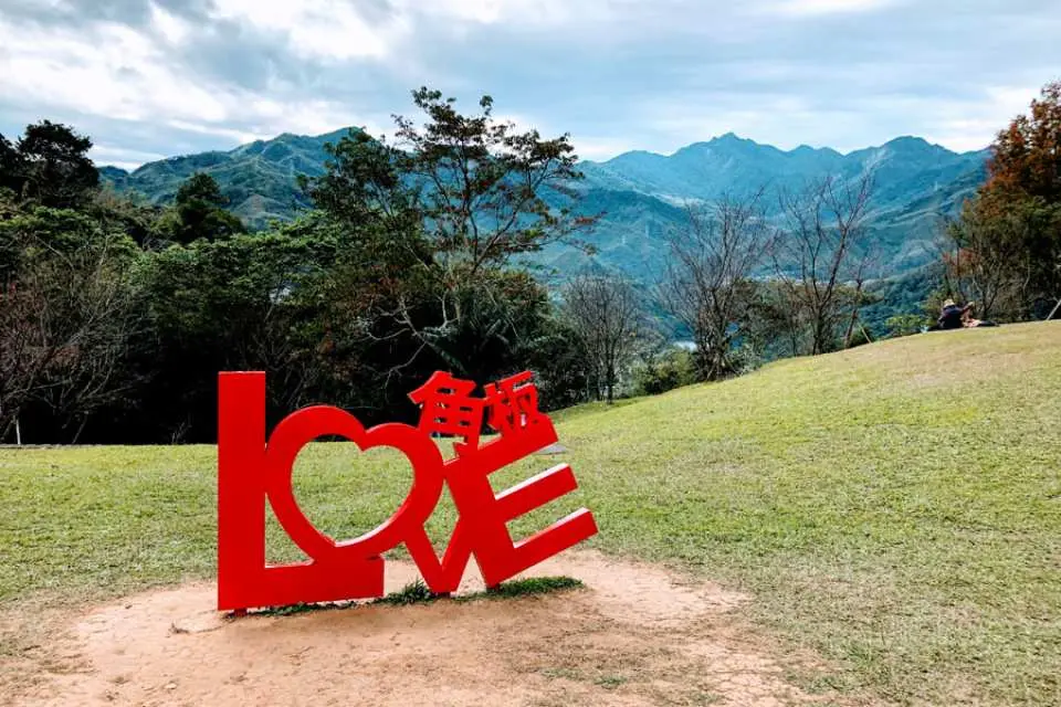 Jiaobanshan Park is suitable for walking and outing, and it is even more attractive during the plum blossom season.