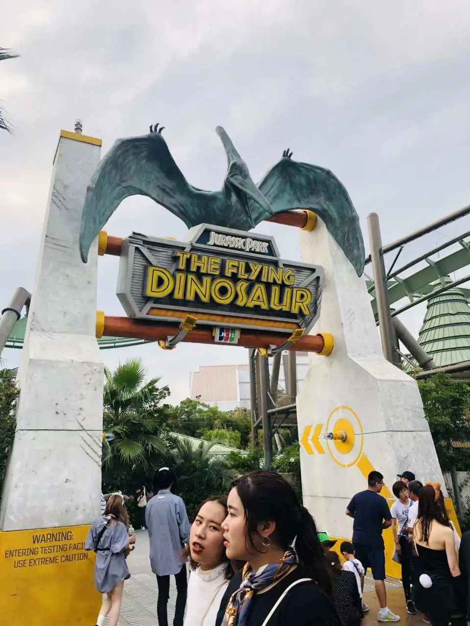 侏罗纪公园
激流勇进型项目，穿过热带雨林的侏罗纪公园，霸王龙正在等着你！