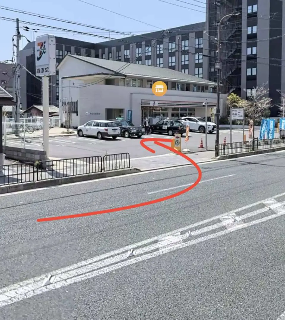 09:40 교토역 하치조 출구 집합(711 편의점 앞) 9:50 출발
★여기가 두 번째 집합장소입니다. 이곳에서 모이는 손님들은 여행이 지연되지 않도록 미리 집합장소에 도착해야 합니다.
