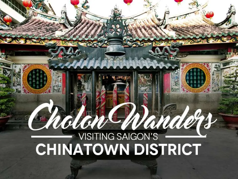 ลองไปเยี่ยมชมไชน่าทาวน์ (Chợ Lớn) เพื่อชมความมีชีวิตชีวาและคึกคัก ไชน่าทาวน์นำเสนอมรดกทางวัฒนธรรมที่หลากหลายของโฮจิมินห์ซิตี้ การสำรวจถนนแคบๆ ตลาด และวัดต่างๆ ช่วยให้ได้สัมผัสวิถีชีวิตท้องถิ่นอย่างแท้จริง