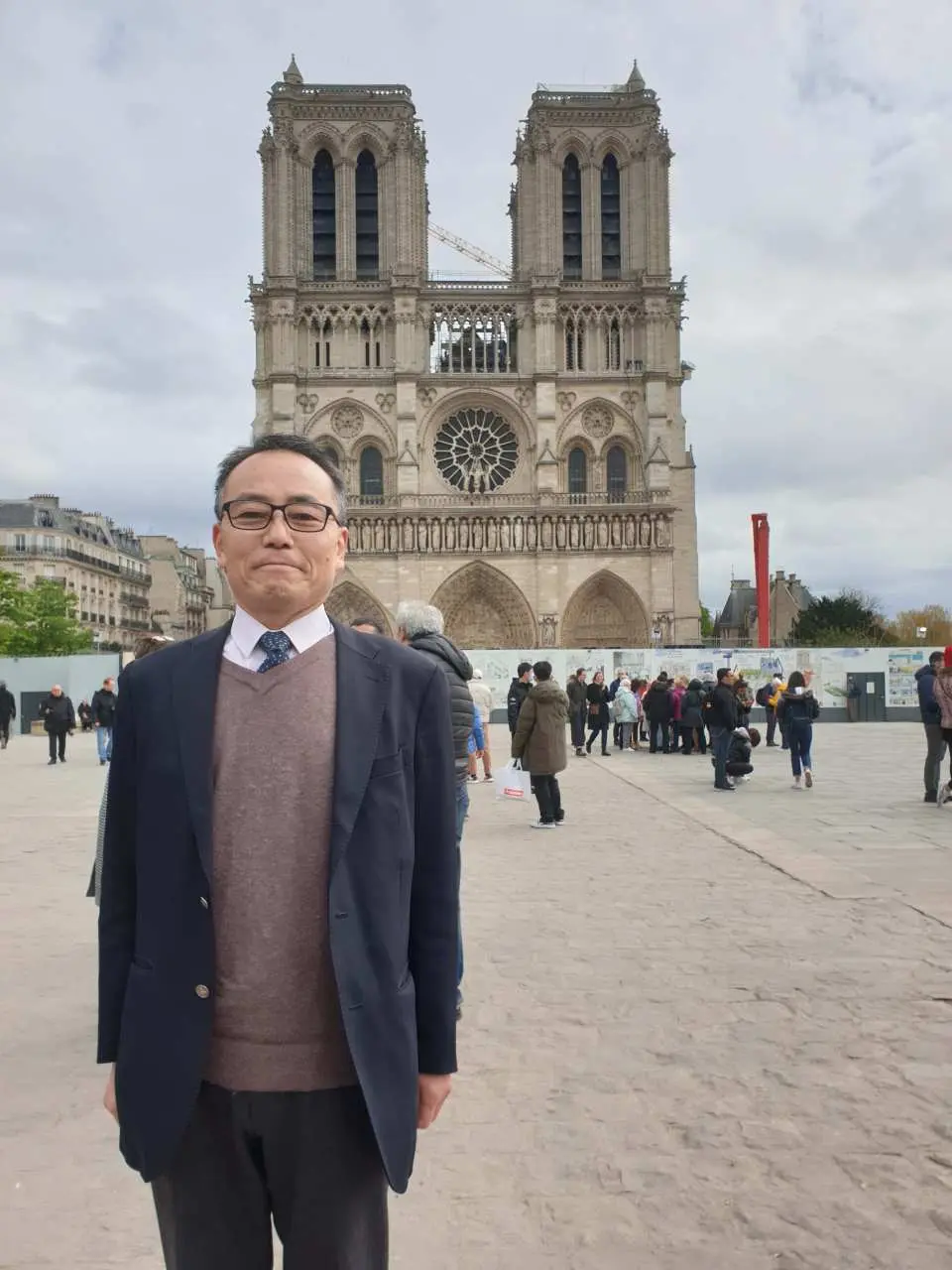 星野守弘ガイド：パリにて歴史、文化、食、ワインなど、魅力あふれるフランスを皆様にご案内します。 特に地理、鉄道などに関連するツアーをご希望でしたら是非ご指名ください。