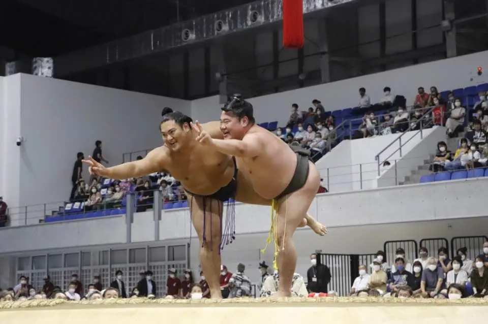 Don't miss Hatsukiri, which features Shokiri or Shokkiri, a spectacle that humorously introduces the forbidden moves of sumo. See sumo wrestlers' performances that you would not normally get to watch