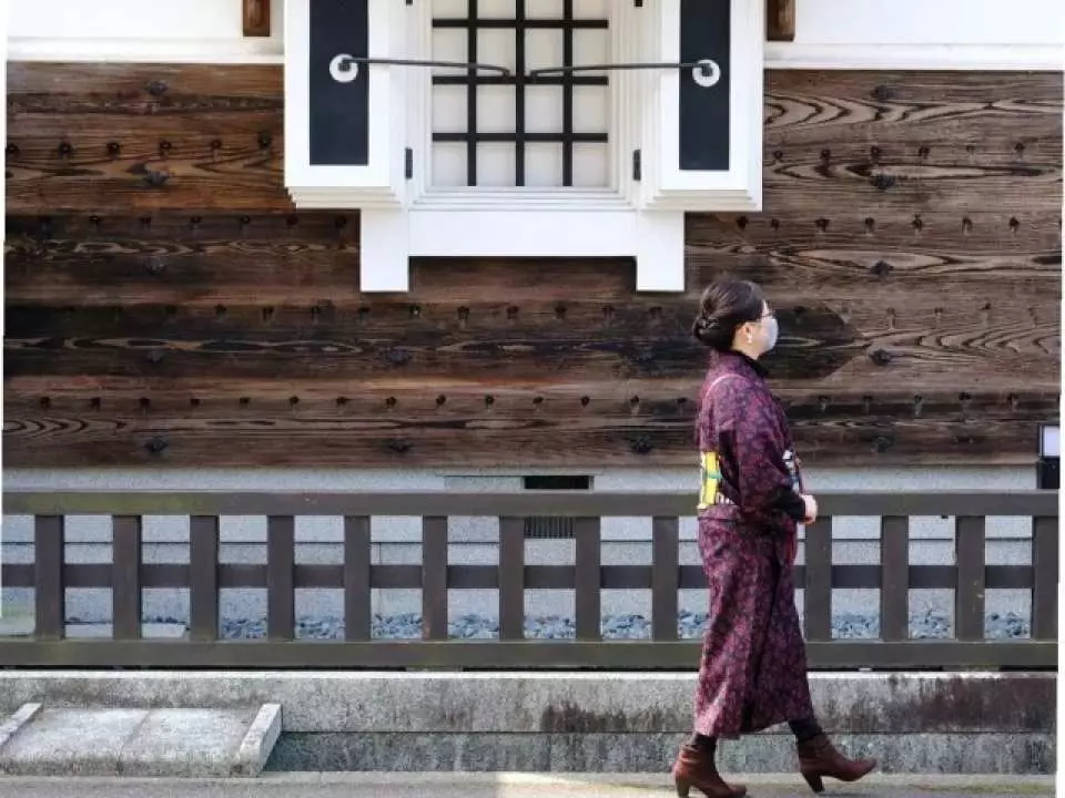Wear a kimono and stroll through the streets of Gokasho Kondo. A photographer will take photos at the photo spot. Afterwards, take a bus to Pingliu.
