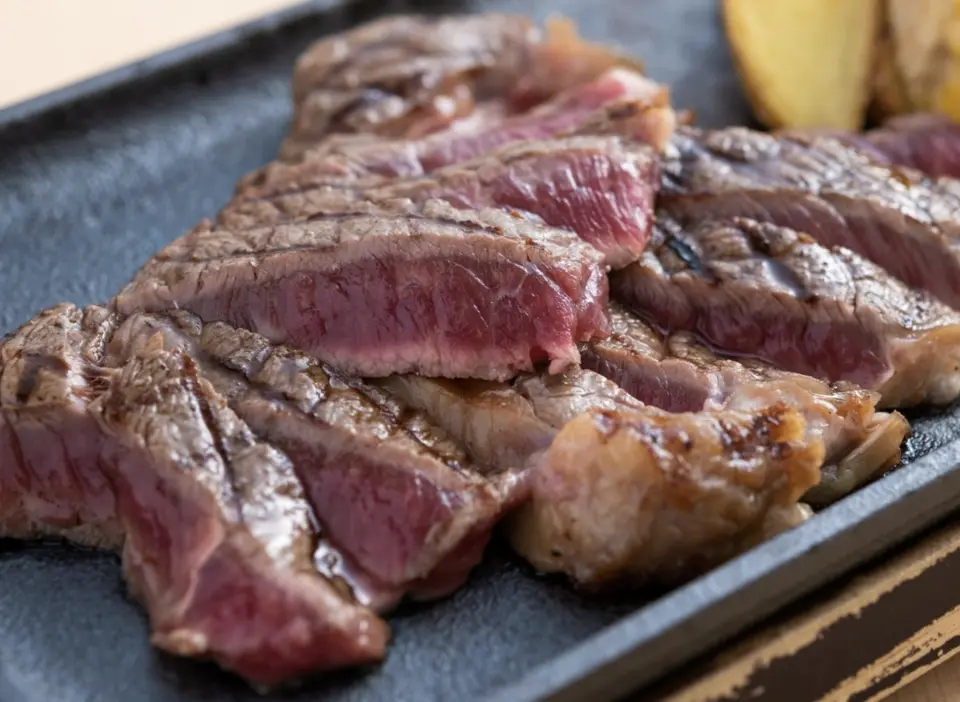 Kuroge Wagyu steak (picture is for reference only)