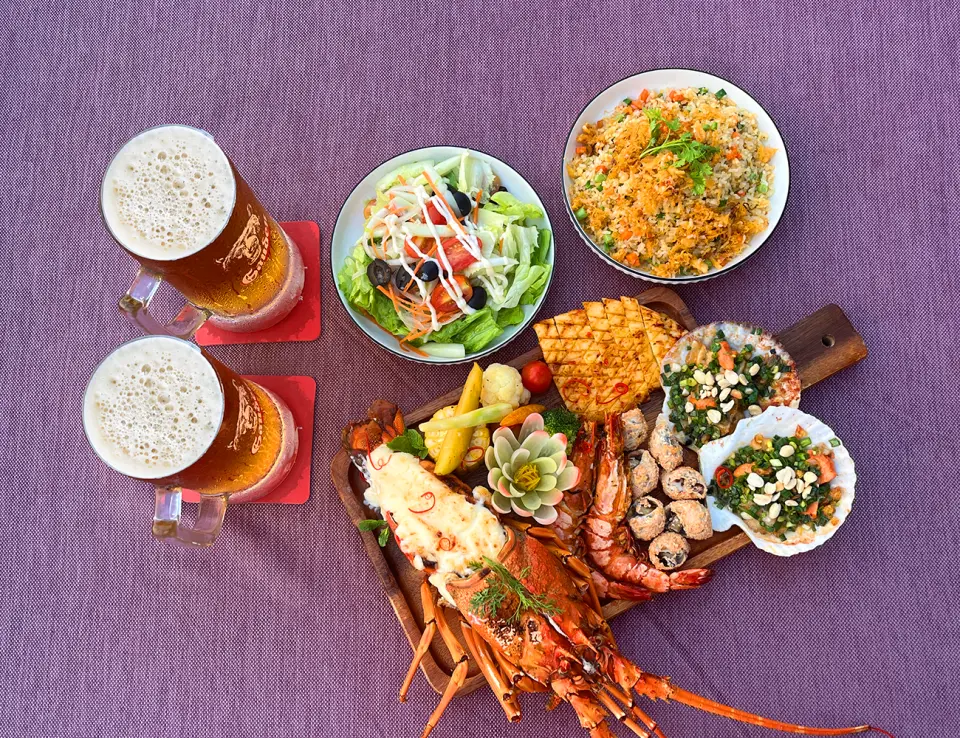 僅使用新鮮食材。所有海鮮均以簡單、鄉村和當地的方式烹飪 - 木炭烤或蒸 - 以保存和提升海鮮的新鮮度