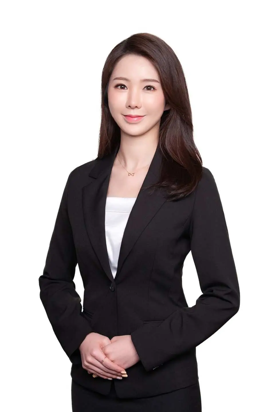 韓國弘大Woori Dongne Photo Studio提供專業影樓拍攝，顧客穿著商務套裝，展現自信專業形象，適合履歷或企業形象照。
