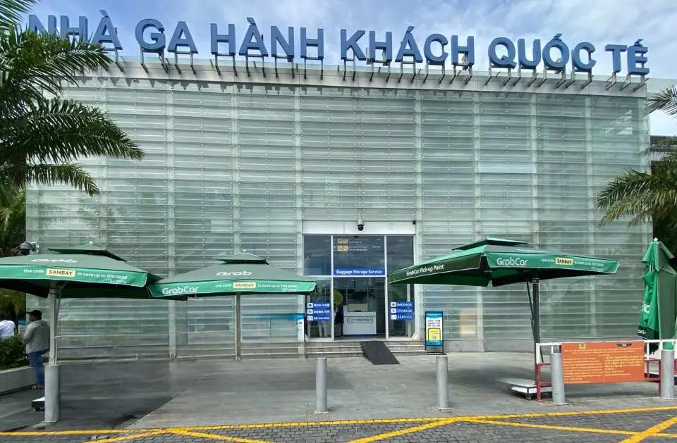 SIM 卡：請至 NHA GA HANH KHACH QUOC TE 領取（左側出口對面）