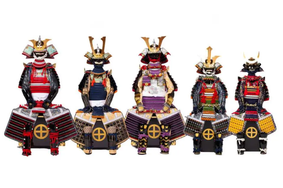 着用したい鎧を選択して説明を聞いてください。