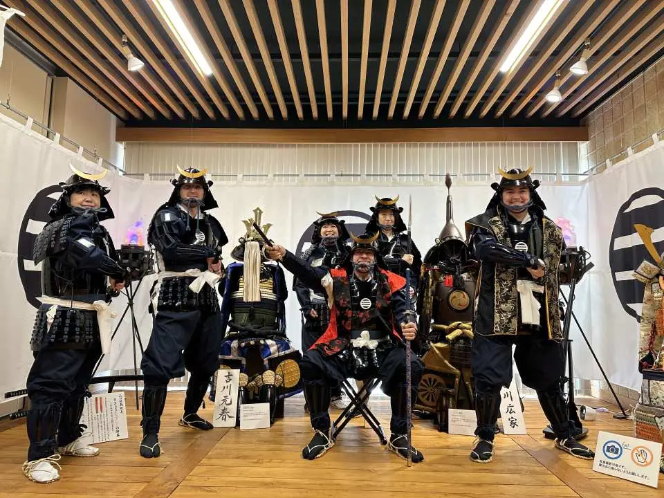 Step back in time and embody the legendary Samurai warriors of ancient Japan! Feel the thrill as you don authentic armor, immersing yourself in the vibrant tapestry of Japan's rich history.