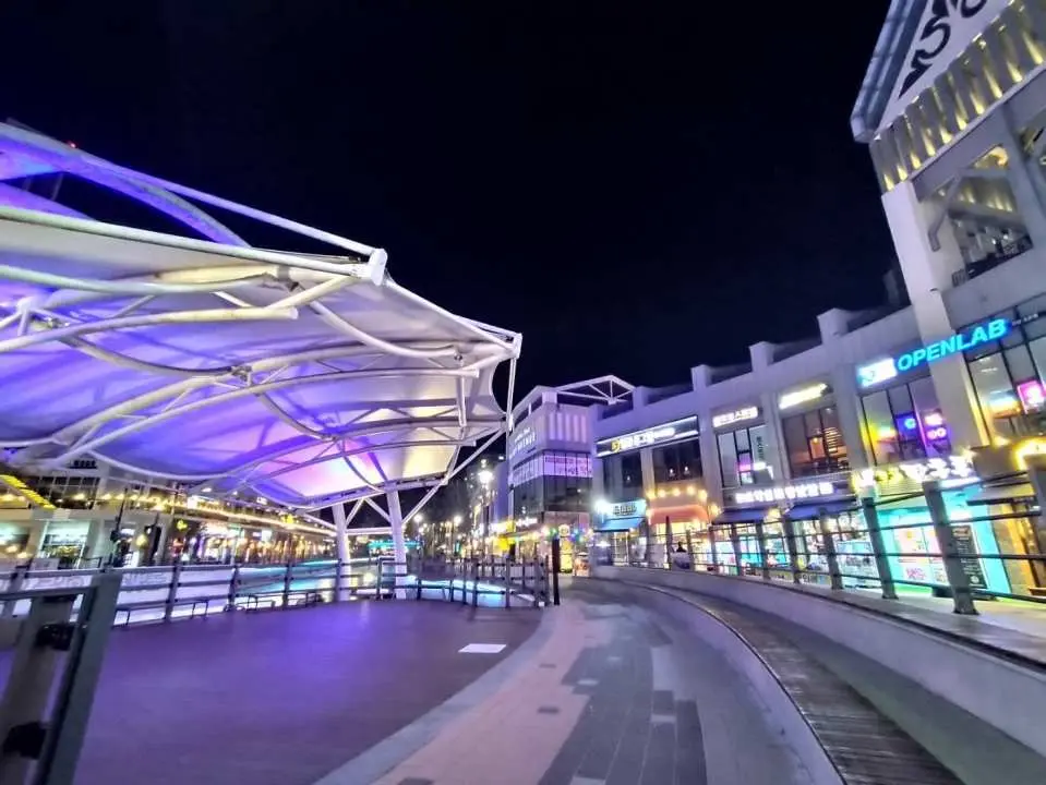 金浦漢江新都市金光水路 Laveniche 夜景，宛如來到海外的威尼斯。