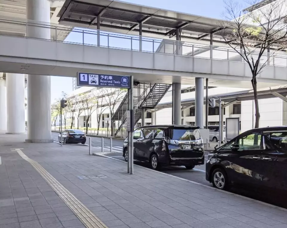 【指引3】請在「租賃車」區域等候