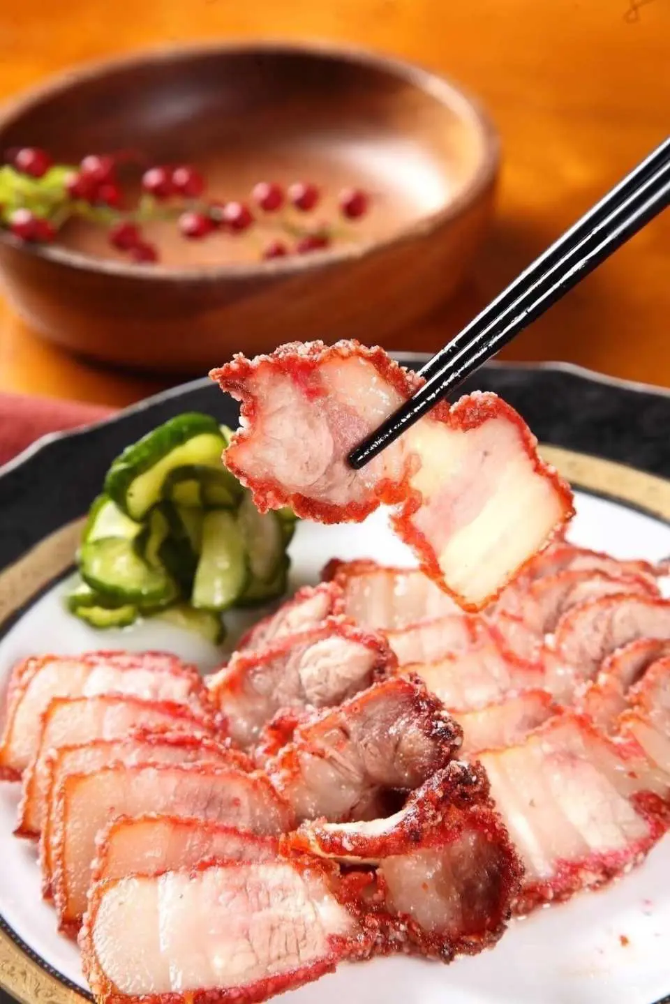 The secret recipe of crispy roasted pork, with the proportion of fat and thin, it melts in your mouth when you bite it while it is hot. The sweetness of the meat lingers in your mouth, and you can't help but eat it.