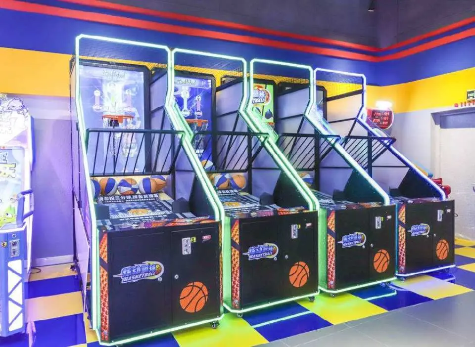 夹娃娃机、跳舞机、赛车、篮球架、亲子游戏……都在这里等你来玩。