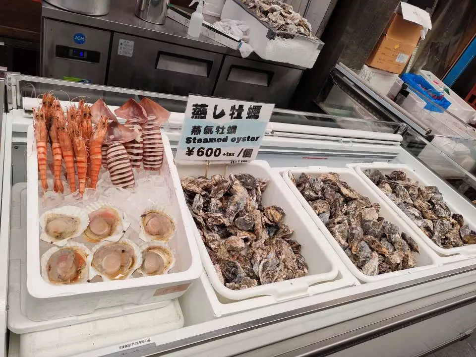 You can enjoy all kinds of food, from fresh seafood to Kobe beef.