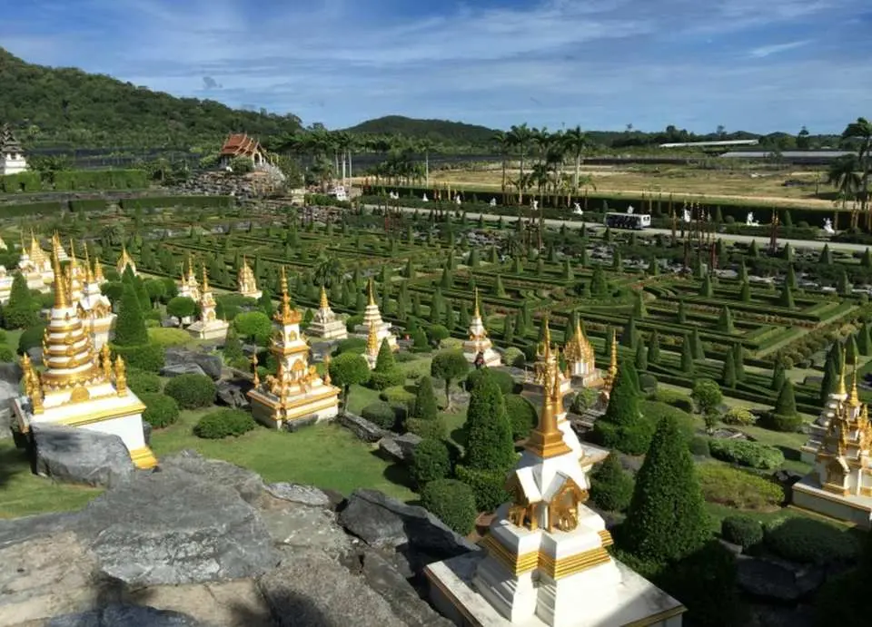 [Nong Nooch Village] Enjoy beautiful landscaping and shows in a massive tropical garden spanning over 730,000 square meters.