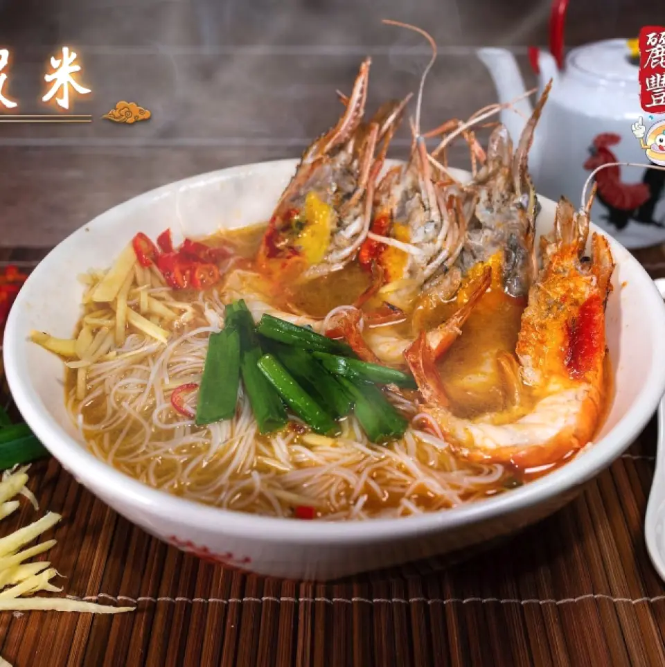 加入酒、姜和其他配料，提升了美味汤的口感。