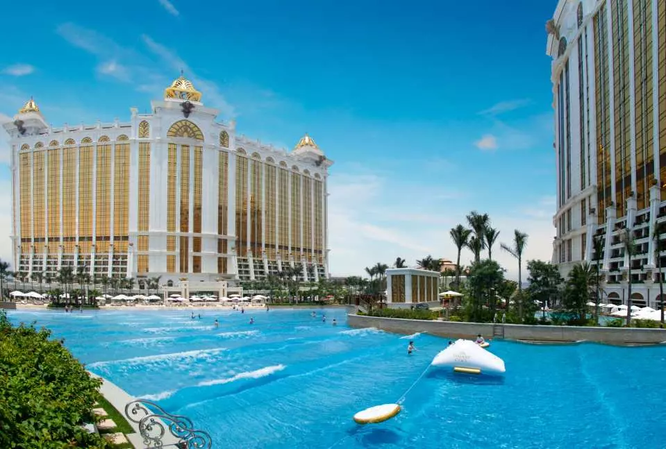 Grand Resort Deck (야외 수영장)