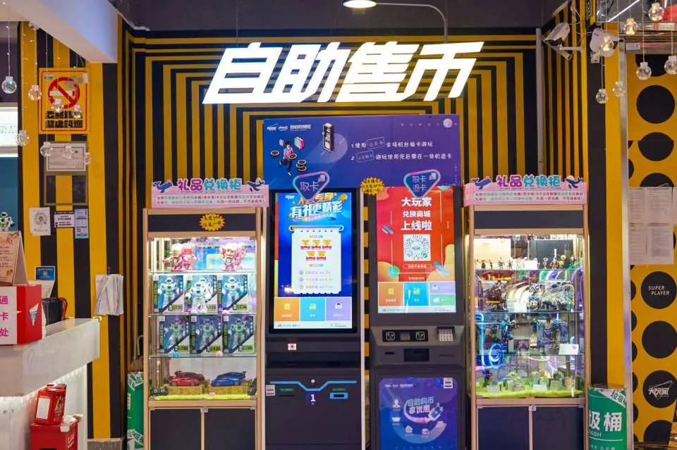 电玩专区｜走进店内，仿佛回到了童年，店内装潢充满生机与童趣，种类繁多的器材，激昂的音乐，营造出热情似火的氛围。