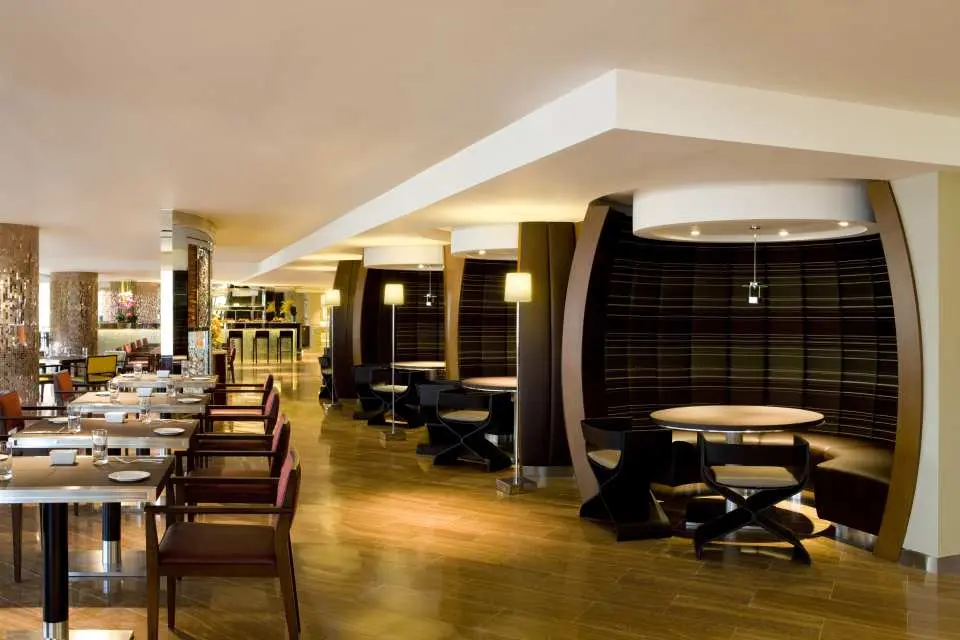 Hong Kong SkyCity Marriott Hotel｜SkyCity Bistro｜Lunch and Dinner Buffet｜Hotel Buffet Offer 2024
