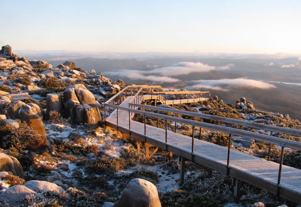 In the afternoon, we will climb Mount Wellington, which is 1,270 meters above sea level. It is a great location to overlook the panoramic view of Hobart and the nearby sea.