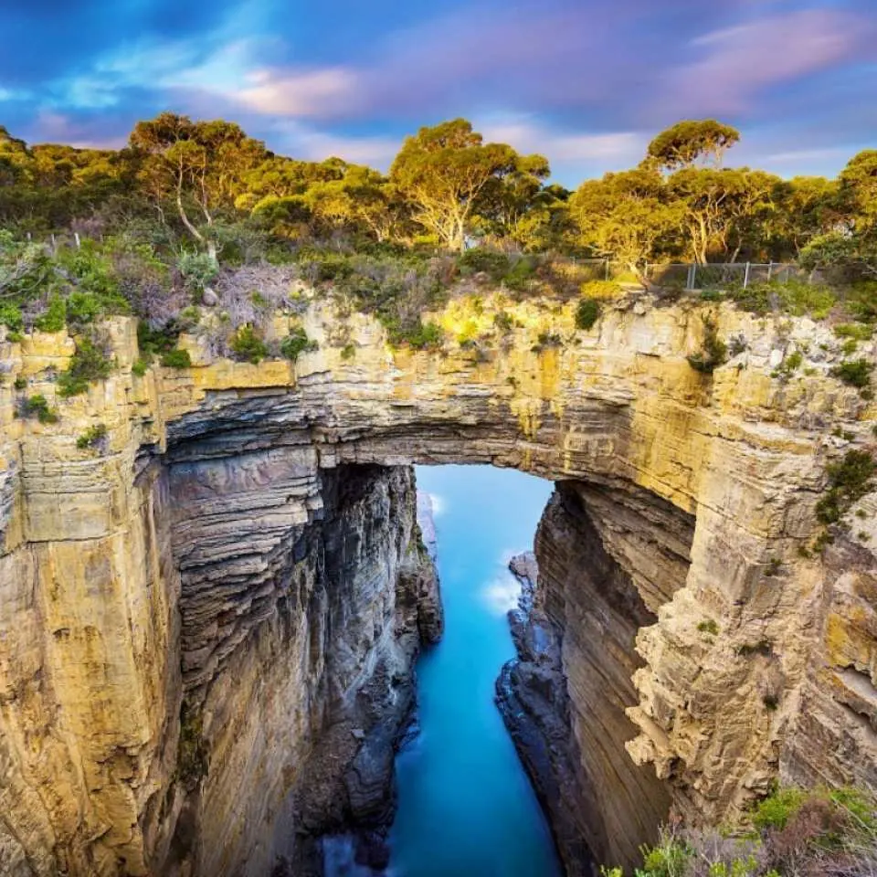 Visit the cultural history of Port Arthur and the beautiful scenery of Tasman Island (tickets are at your own expense). On the way to Port Arthur Prison, we will also visit the four natural wonders of the Tasman Peninsula: Tasman Arch Cave, Devil's Kitchen, Chessboard Stone, and Blowhole.
