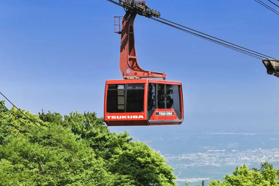 つくばケーブルカーに乗車（地元レストランで昼食＆フリータイム、滞在時間約1時間30分）