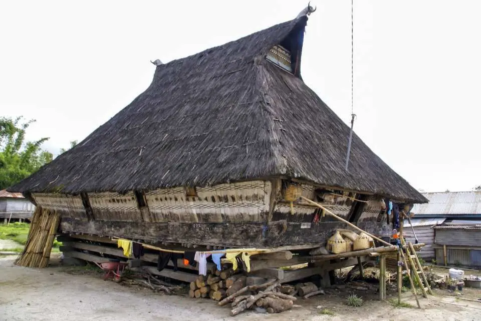 A traditional Batak house in Dokan Batak Village, featuring its unique thatched roof and raised stilts, offering a glimpse into local life and architecture.
