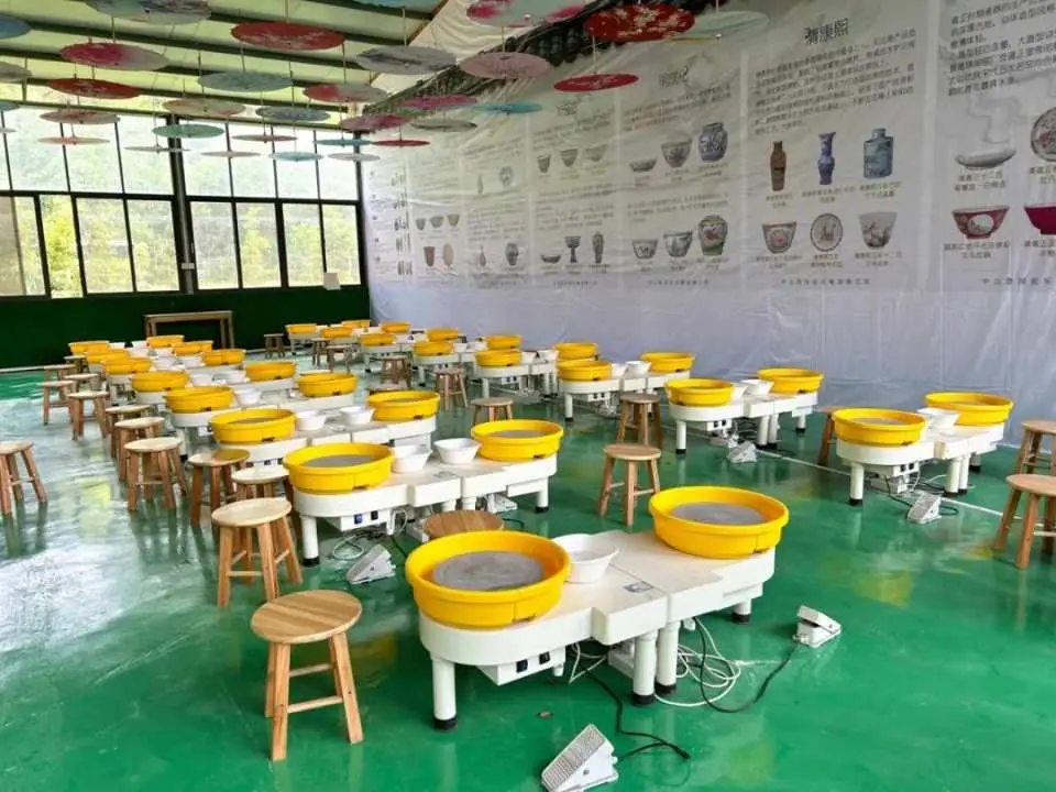 陶藝制作 拉坯體驗，走進泥樂陶園陶藝館“親手制作陶藝，感受傳統工藝”