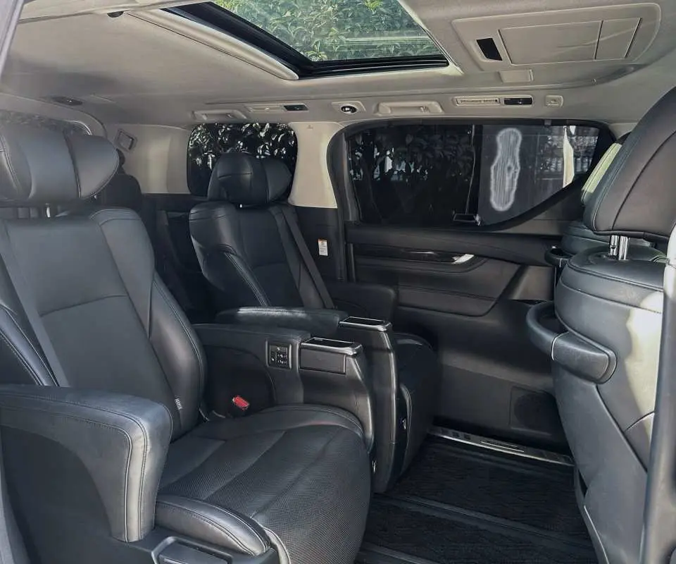 7座车（丰田Alphard）内装