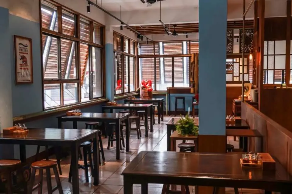 매장 전면은 마치 태국에서 태국 음식을 맛보는 듯한 태국 방콕의 스트리트 스타일을 연출하고 있다.