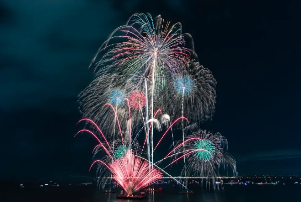 Unlike the general seating on land, you can enjoy the fireworks from a special vantage point!