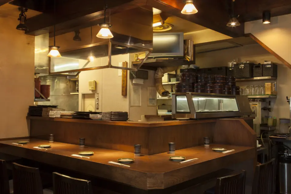 The counter seats on the first floor offer a close-up view of the grill, giving you a great sense of presence, and the table seats on the second floor are perfect for families to relax in.